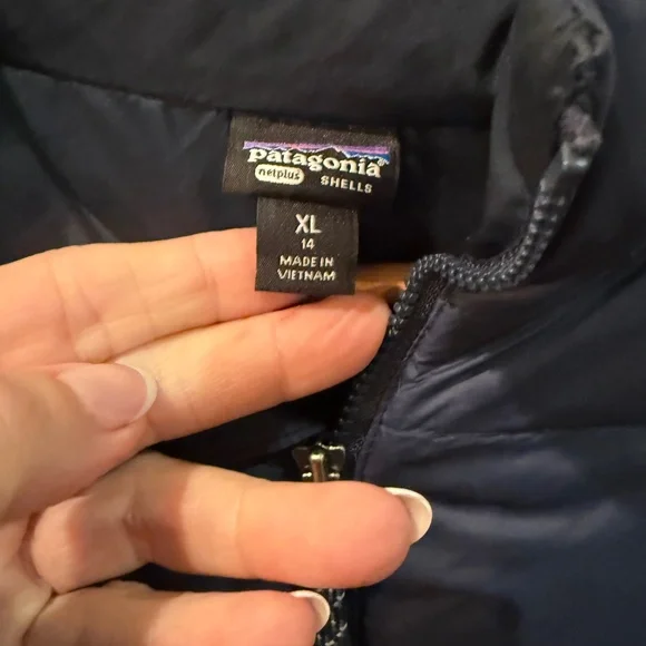 Kids'  Patagonia Hi-Loft Down Sweater Hoody Like New - Picture 2 of 6